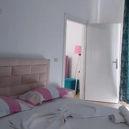 Vila Stupende شقة