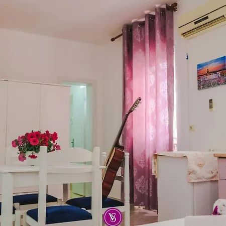 Vila Stupende شقة